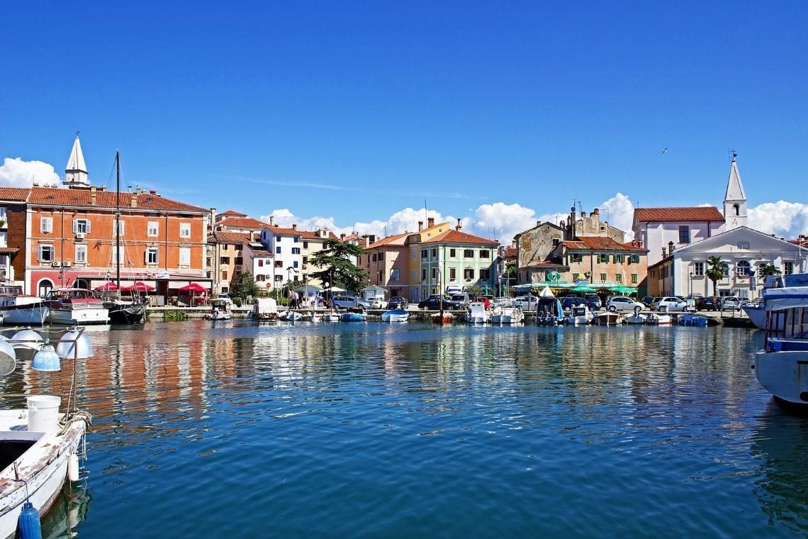 Izolska bolnišnica v prodajo nepremičnin na obali