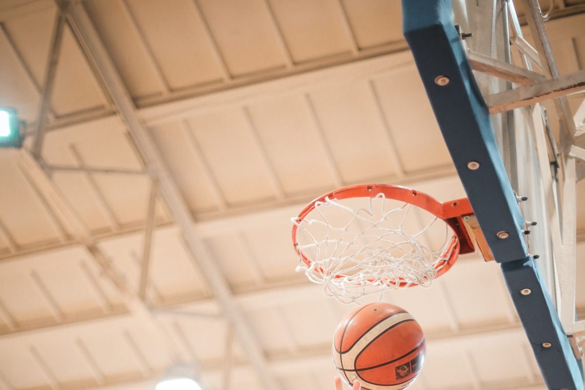 Denver zmagal v Detroitu, Bucks klonili doma