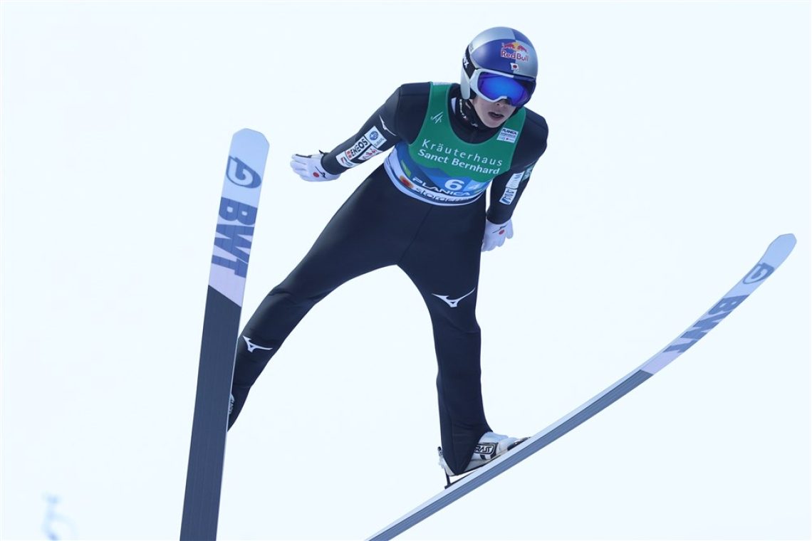 Kobayashi do zmage v vetrovnem Lahtiju, Lanišek peti