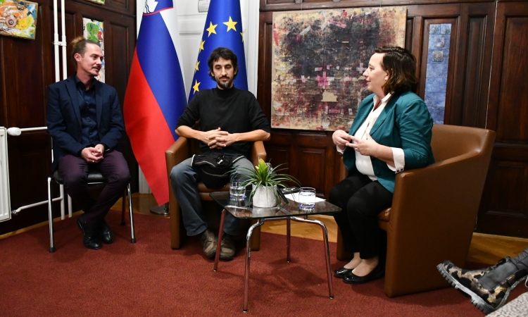 Na uradu pripravili oktobrski večer z umetniki iz zamejstva