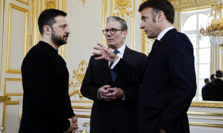 Macron zavrnil Putinove pogoje, EU ostaja neomajna pri sankcijah proti Rusiji