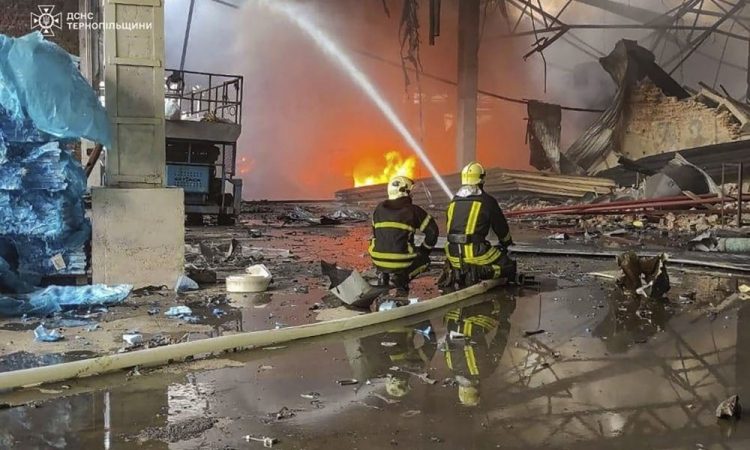 Ukrajina napadla vojaški letališči globoko v Rusiji