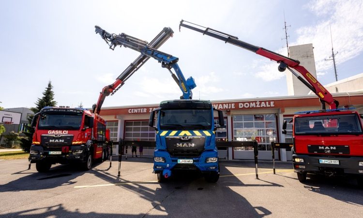 Domžale med izbranimi občinami za prevzem specialnega vozila in protipoplavne opreme
