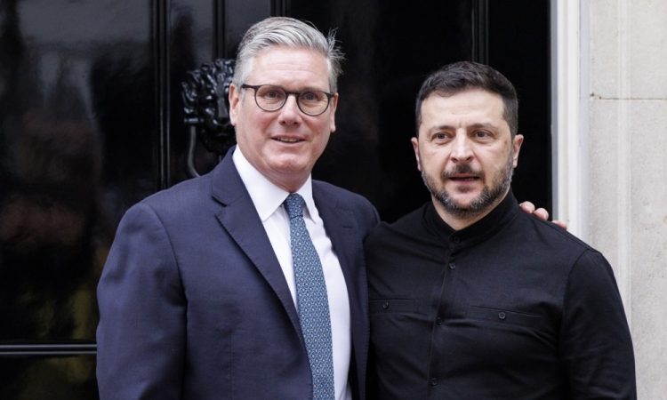Zelenski in Starmer v Londonu pred vrhom Trump–Putin na Aljaski