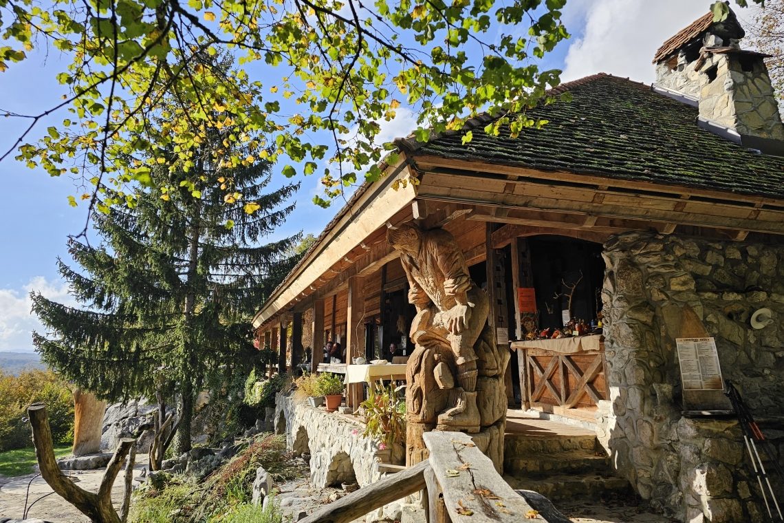 Lavričeva koča na Gradišču in Krekova koča na Ratitovcu zmagovalki akcije Naj planinska koča 2025