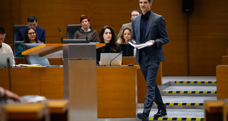 Mesec v bran svojemu delu, opoziciji očital pasivnost pri romskih vprašanjih