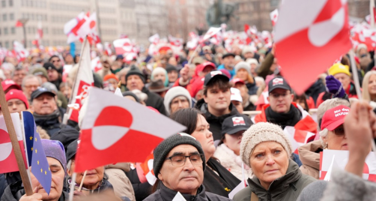 Na Danskem množični protesti proti Trumpovim prizadevanjem za prevzem Grenlandije
