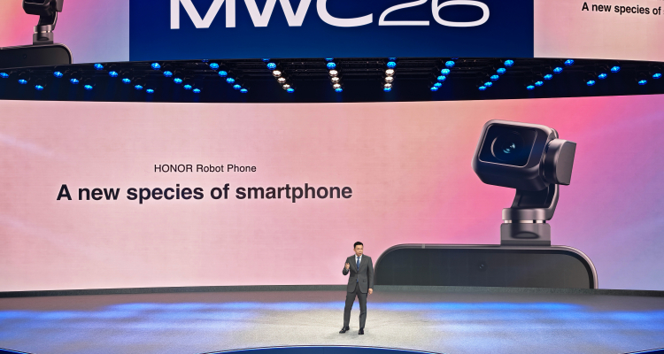 HONOR na MWC 2026 predstavil Robot Phone in vizijo AHI