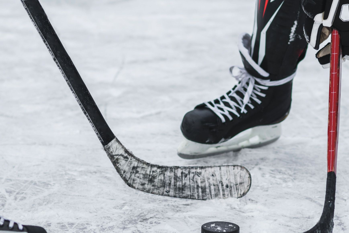 Philadelphia v končnici lige NHL na robu izpada, Carolina vodi že s 3:0
