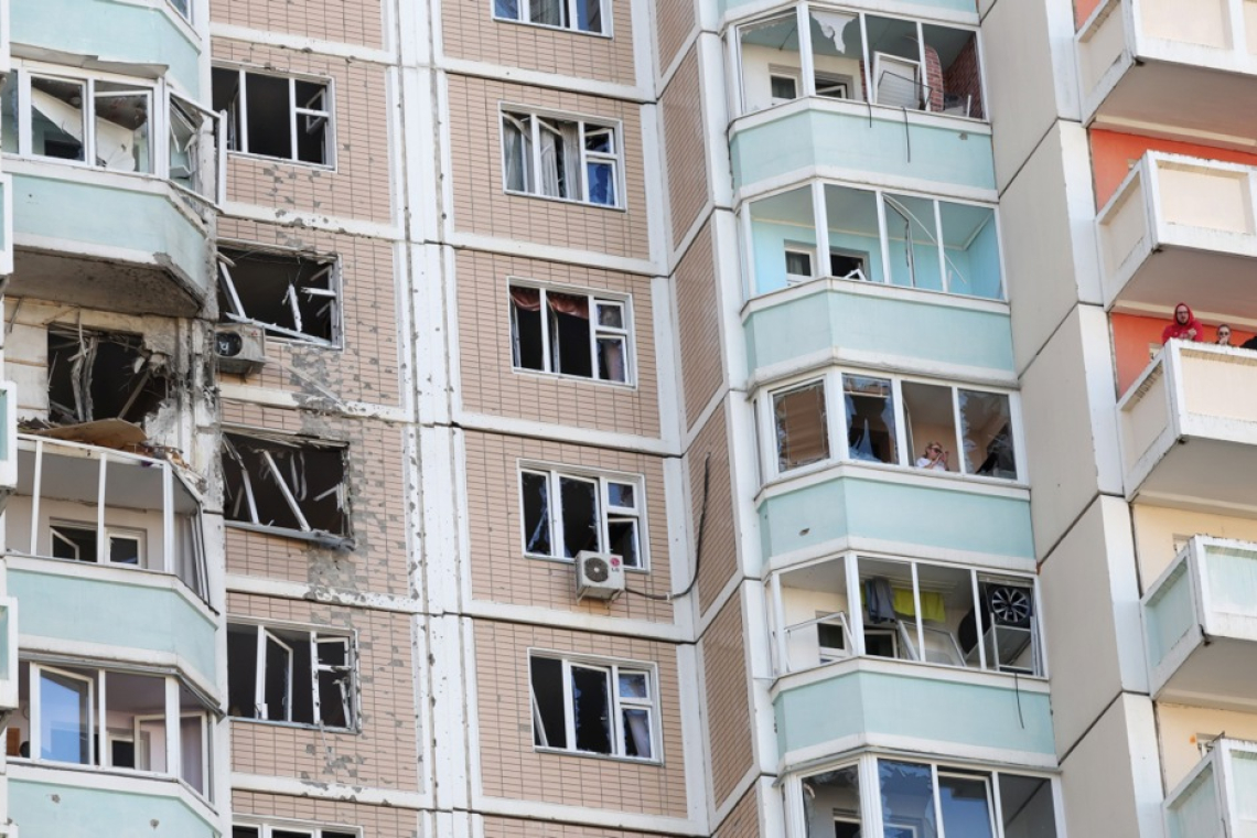 V ruskih napadih na Ukrajino najmanj dvanajst ranjenih